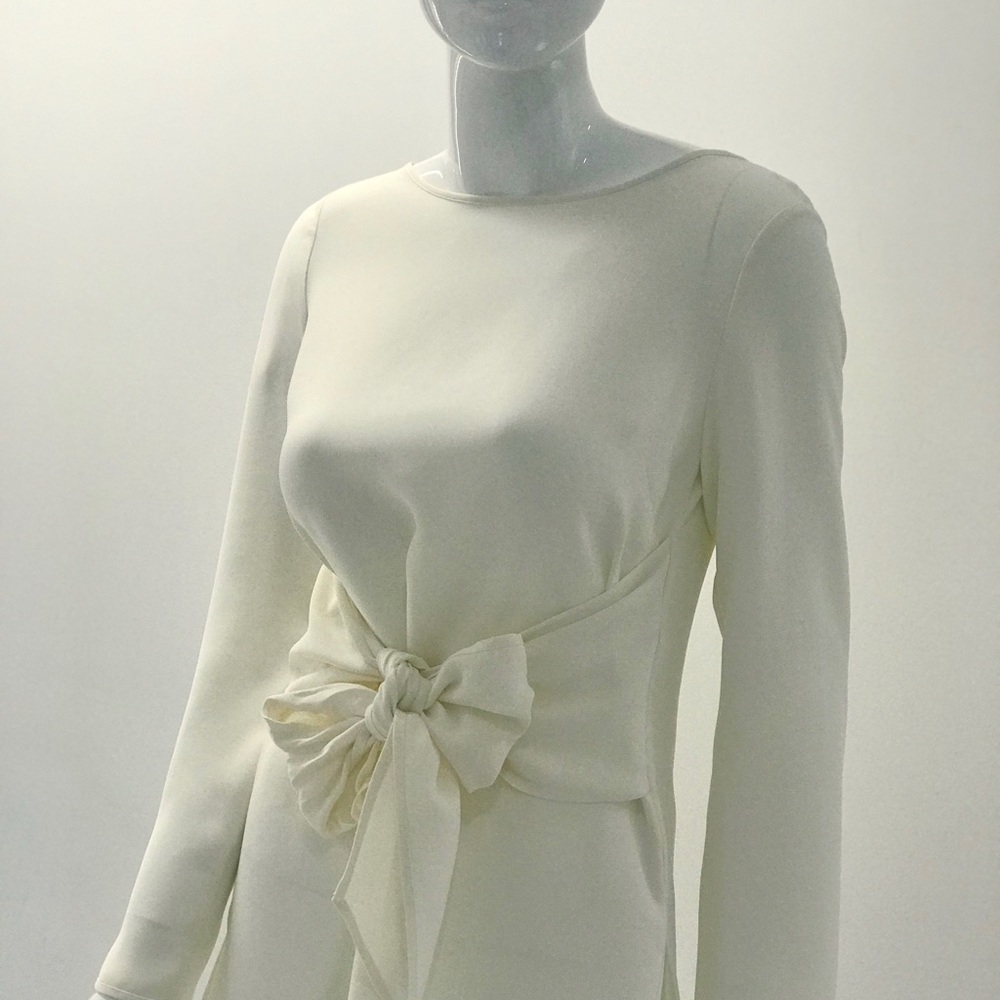 St. John Cream Feont Knot Detail Blouse